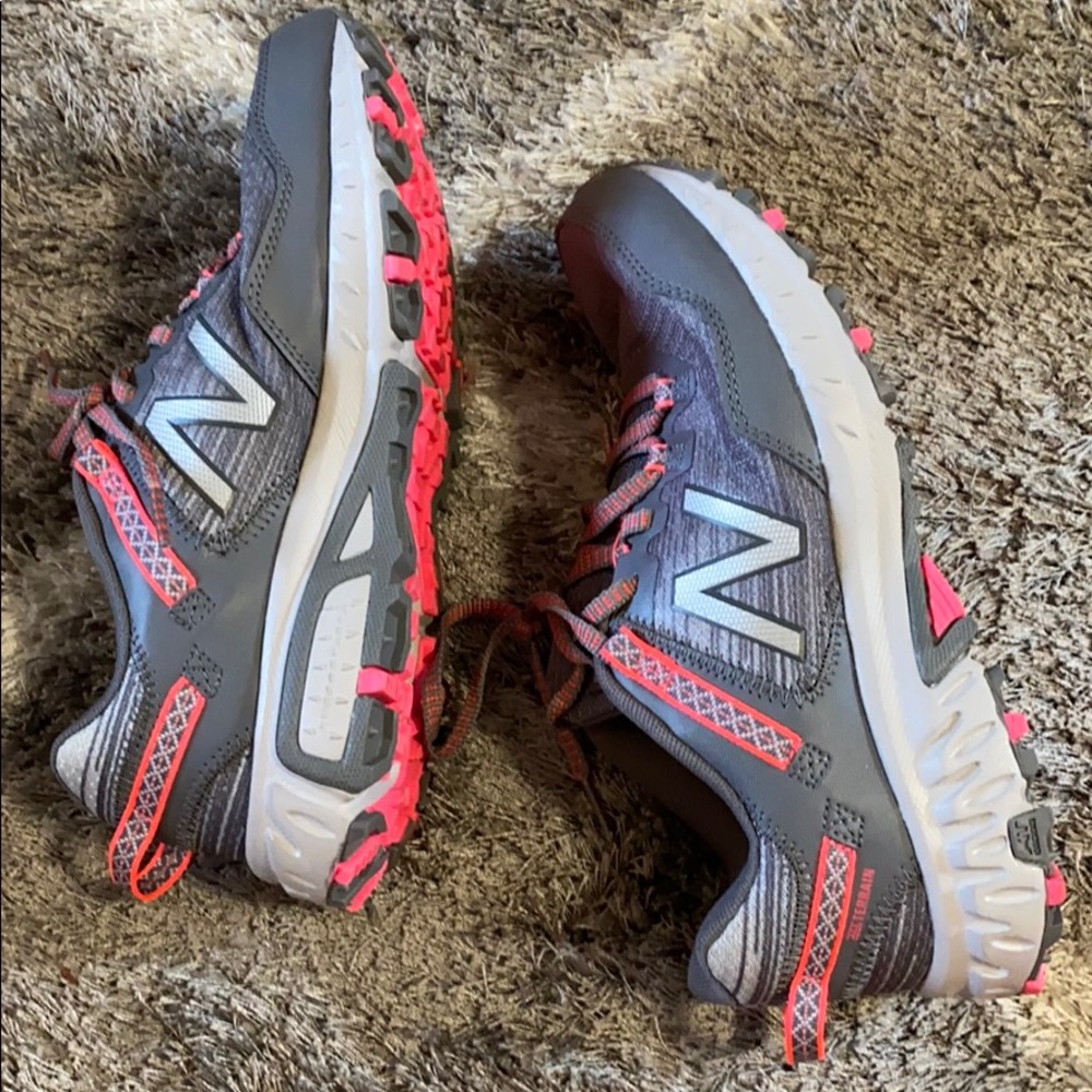 New Balance Women's 410v6 Trail Running Shoe